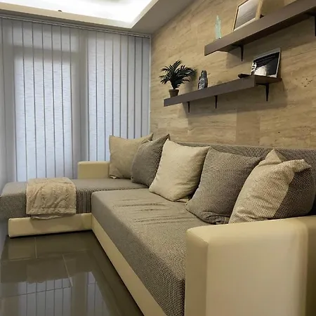 Gombos Maganszallashely Holiday home Vonyarcvashegy