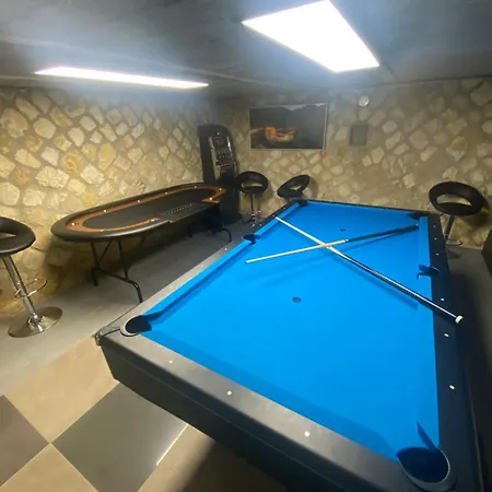 Gombos Maganszallashely Holiday home Vonyarcvashegy