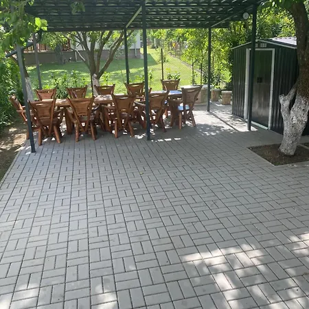 Gombos Maganszallashely * Vonyarcvashegy