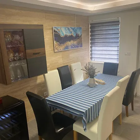 Gombos Maganszallashely *