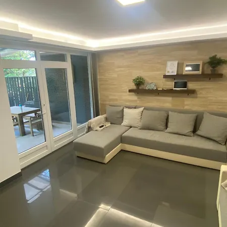 Gombos Maganszallashely Holiday home *