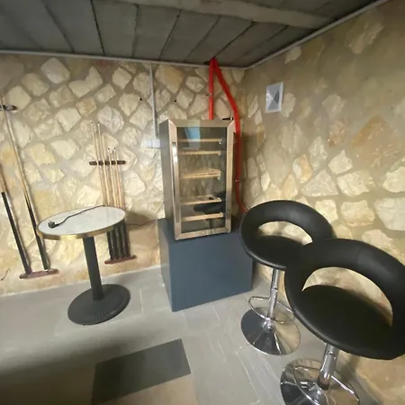 Gombos Maganszallashely Holiday home Vonyarcvashegy