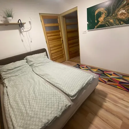 Gombos Maganszallashely * Vonyarcvashegy