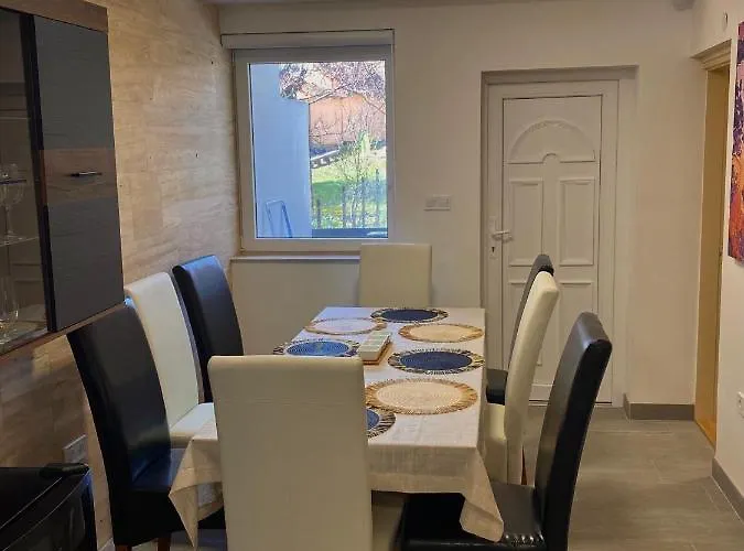 Gombos Maganszallashely *