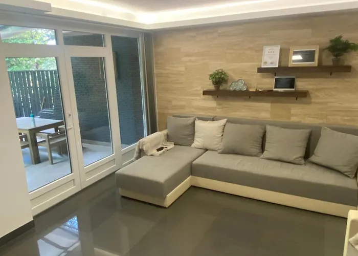 Gombos Maganszallashely Feriehus *